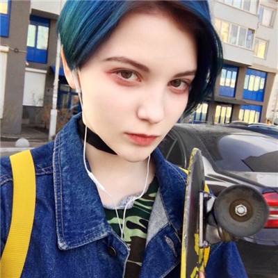 两母亲吵架一女子抄起玩具砸向孩子