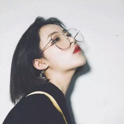 3岁女孩摔伤昏迷，的姐连闯红灯送医